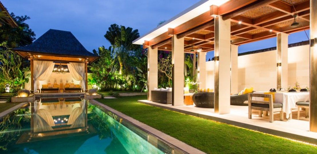 A Luxurious Oasis Steps from the Shore, Bali Villa 1008