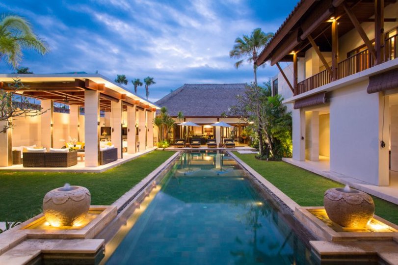 A Luxurious Oasis Steps from the Shore, Bali Villa 1008