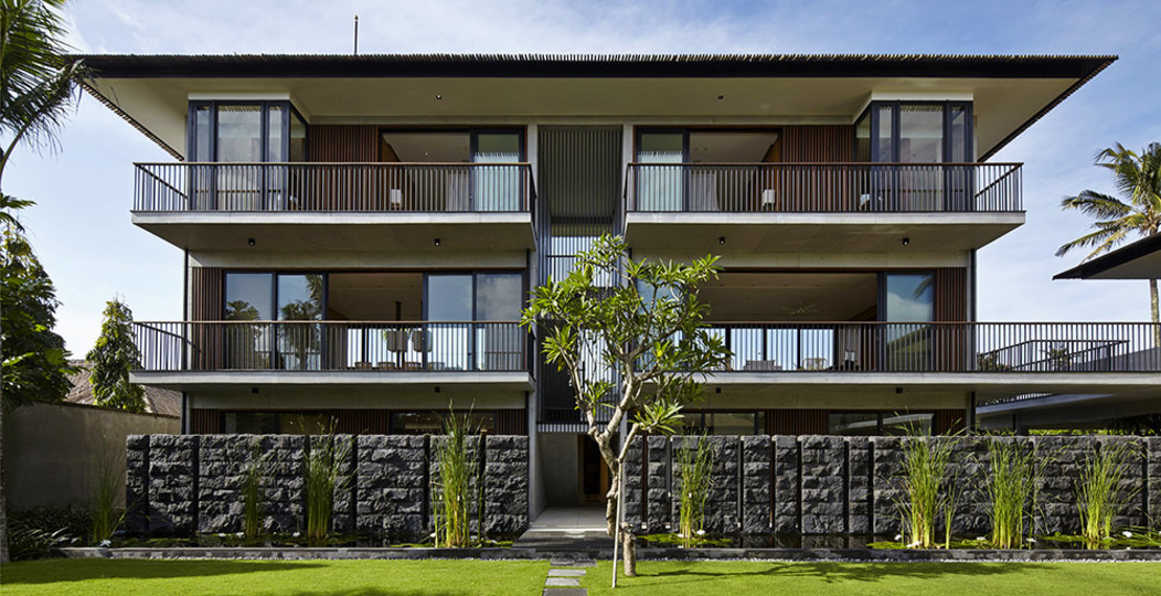 Oceanfront Luxury Escape – Bali Villa 1021