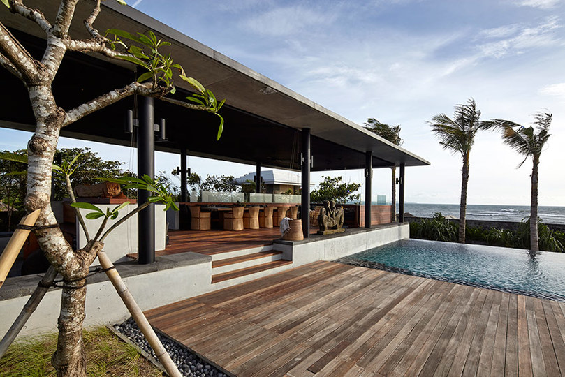 Oceanfront Luxury Escape – Bali Villa 1021