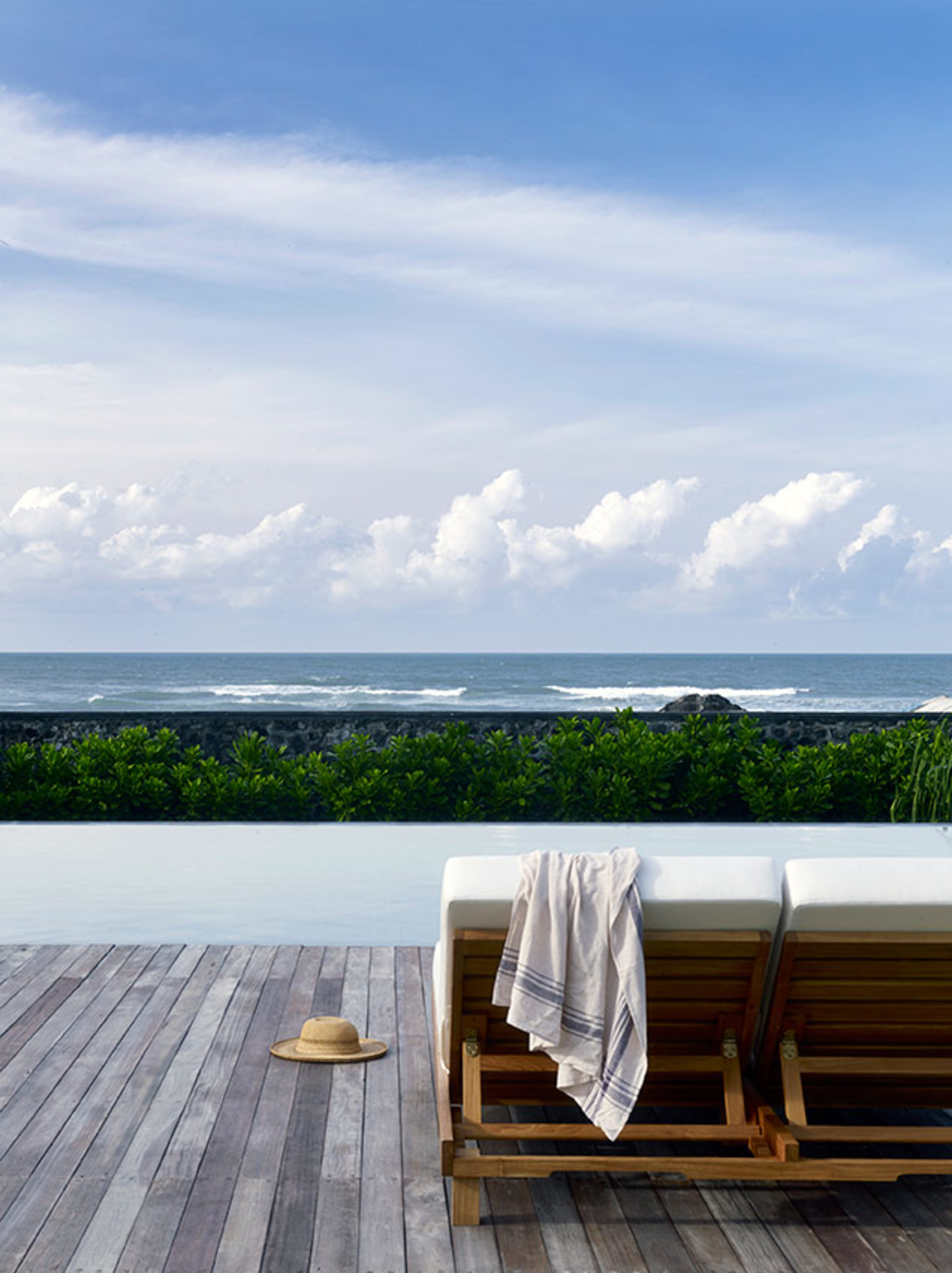 Oceanfront Luxury Escape – Bali Villa 1021