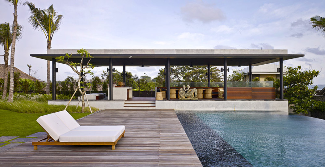 Oceanfront Luxury Escape – Bali Villa 1021