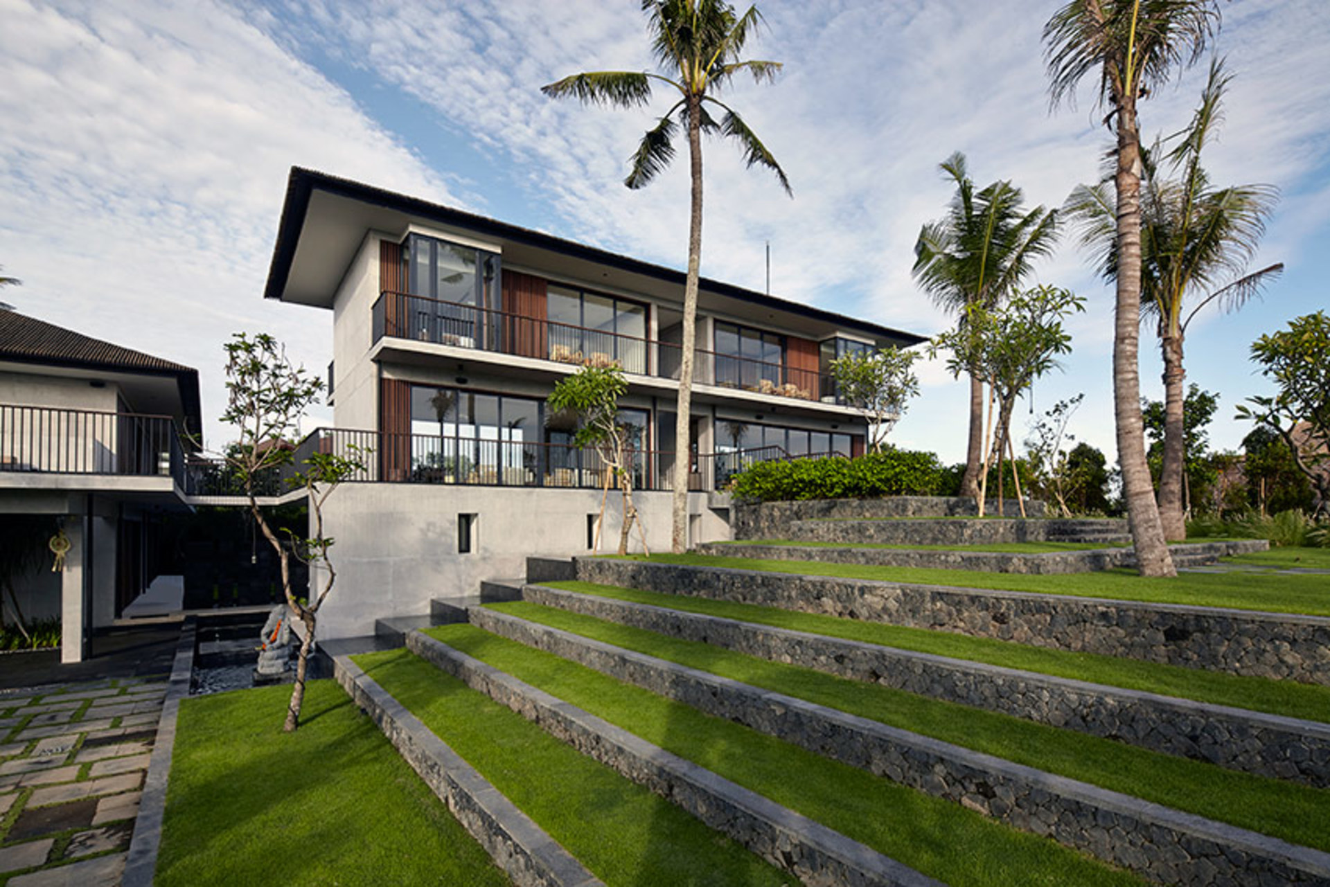 Oceanfront Luxury Escape – Bali Villa 1021