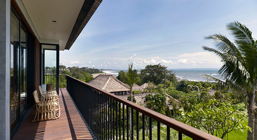 Oceanfront Luxury Escape – Bali Villa 1021