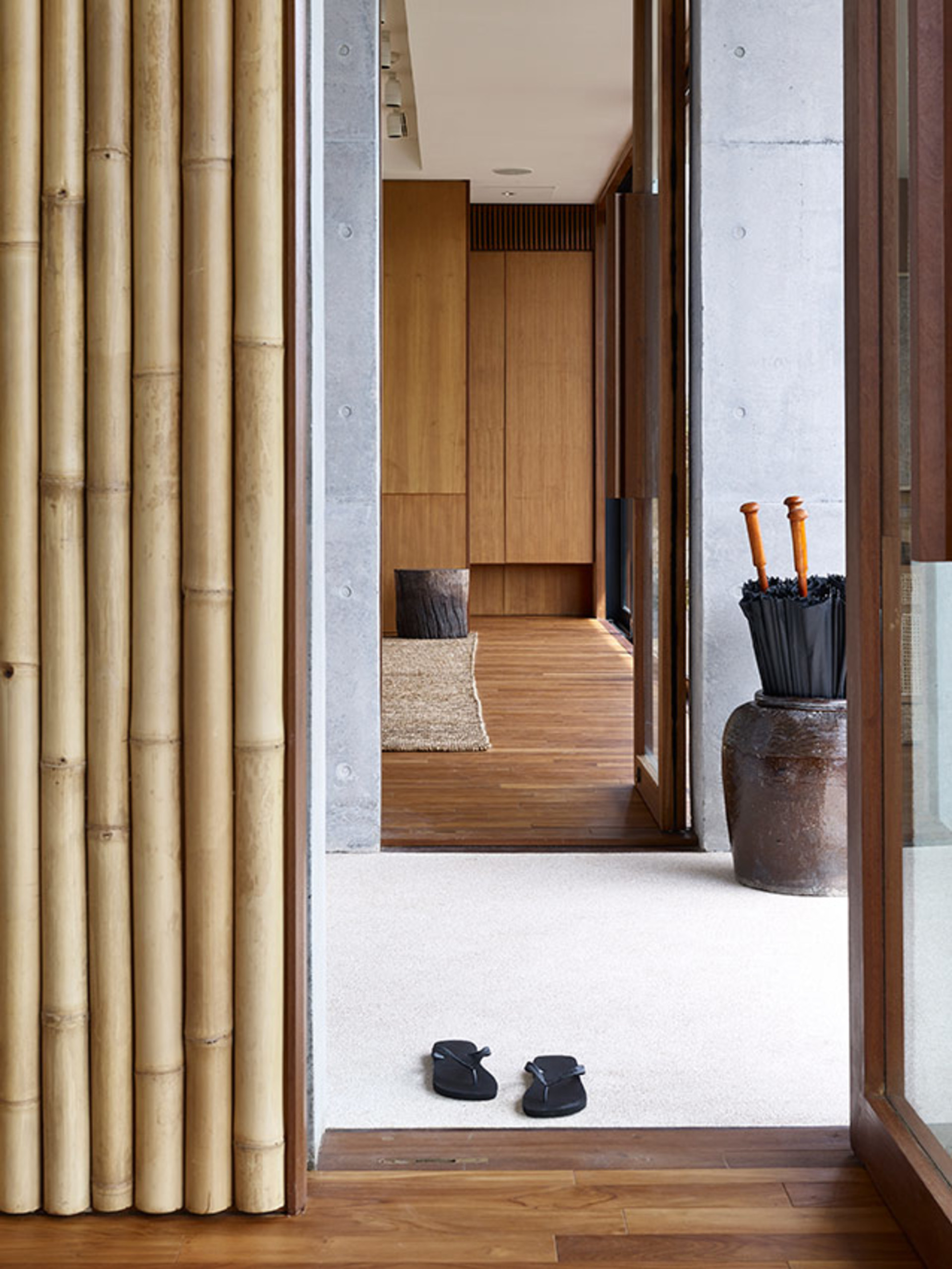 Oceanfront Luxury Escape – Bali Villa 1021