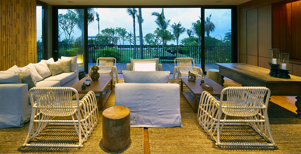 Oceanfront Luxury Escape – Bali Villa 1021