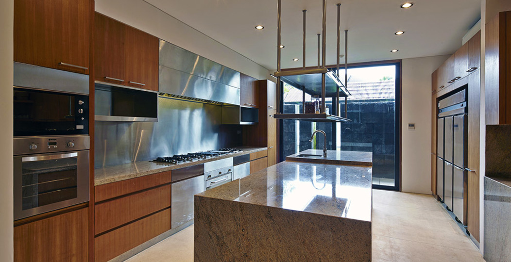 Oceanfront Luxury Escape – Bali Villa 1021