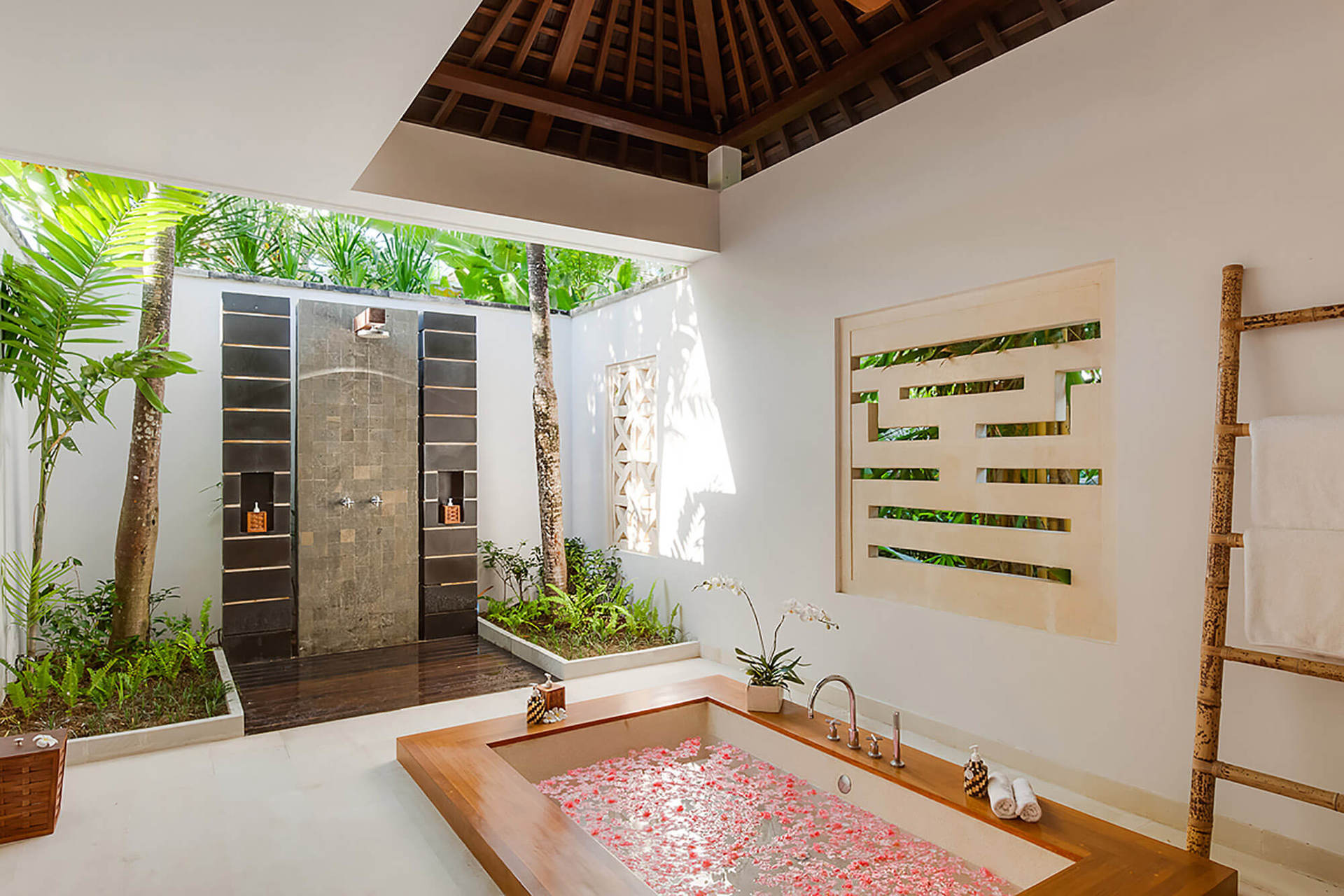 Bali Villa 1022: Your Private Oasis with Pool & Serenity