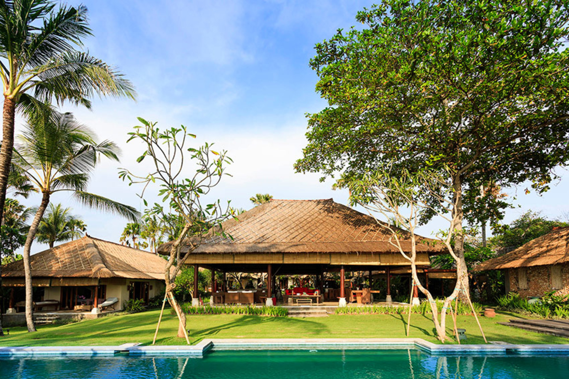 Bali Villa 1023: Ocean Bliss & Poolside Serenity