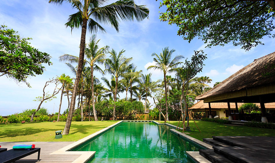 Bali Villa 1023: Ocean Bliss & Poolside Serenity