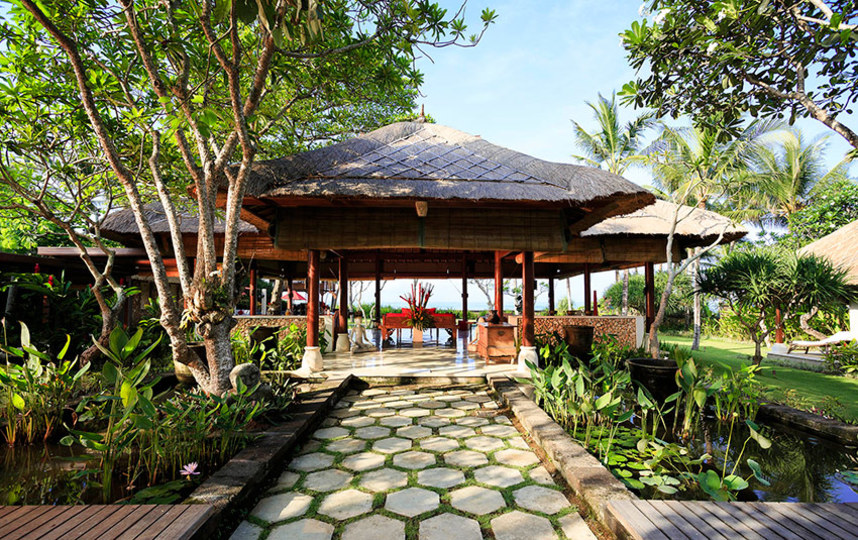 Bali Villa 1023: Ocean Bliss & Poolside Serenity