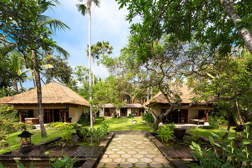 Bali Villa 1023: Ocean Bliss & Poolside Serenity