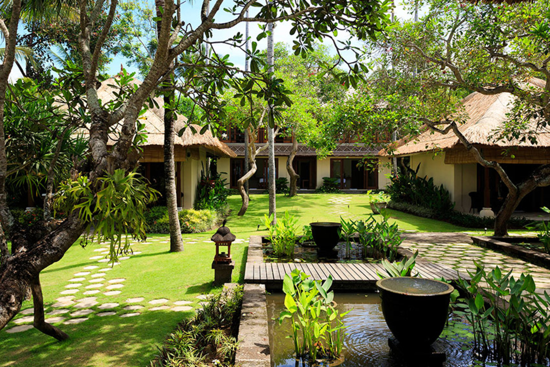Bali Villa 1023: Ocean Bliss & Poolside Serenity