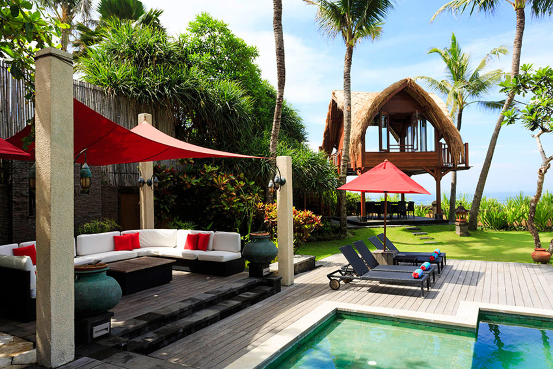 Bali Villa 1023: Ocean Bliss & Poolside Serenity
