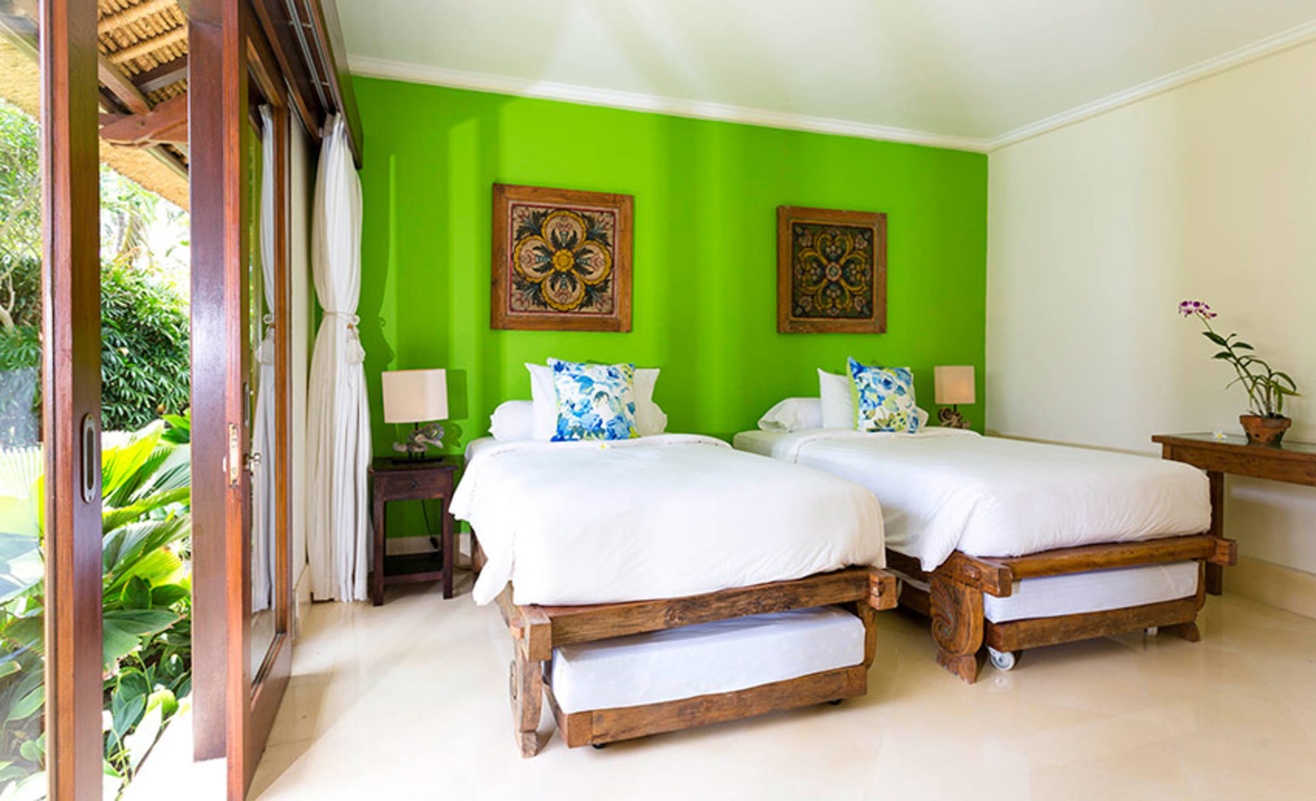 Bali Villa 1023: Ocean Bliss & Poolside Serenity