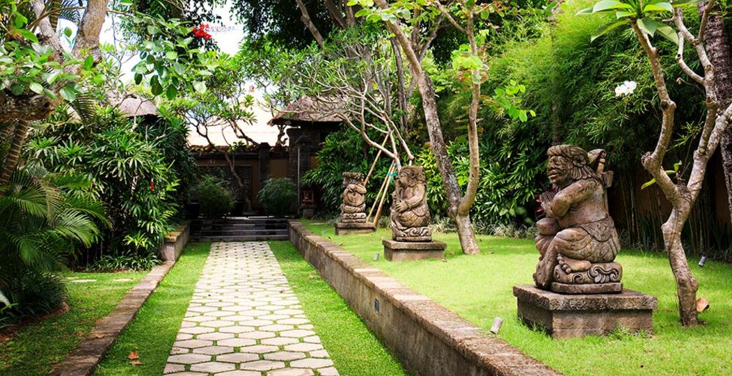 Bali Villa 1023: Ocean Bliss & Poolside Serenity