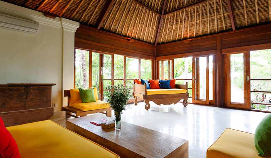 Bali Villa 1023: Ocean Bliss & Poolside Serenity