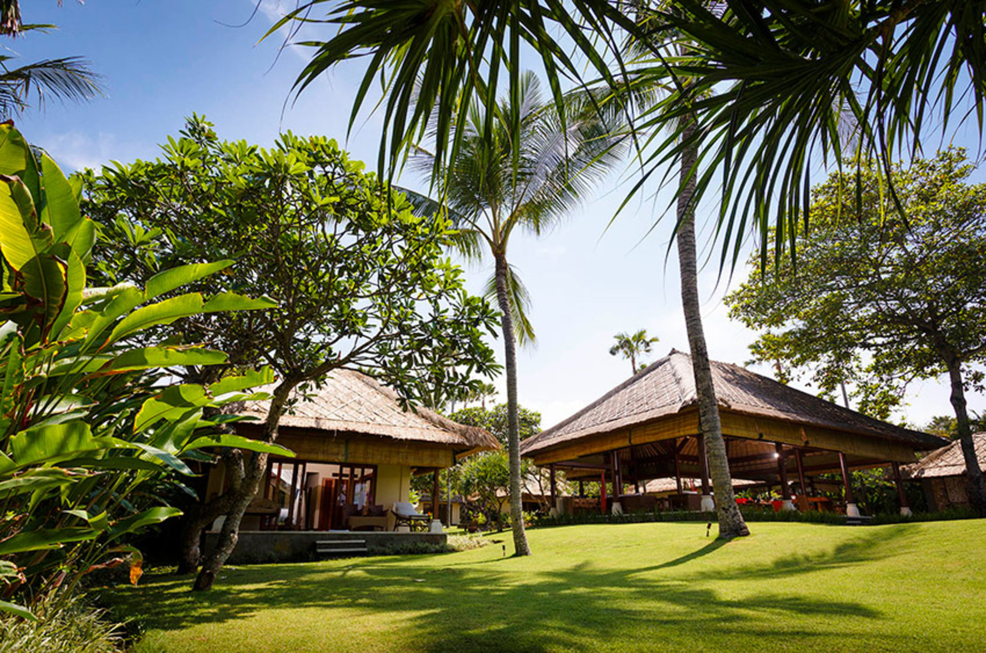 Bali Villa 1023: Ocean Bliss & Poolside Serenity