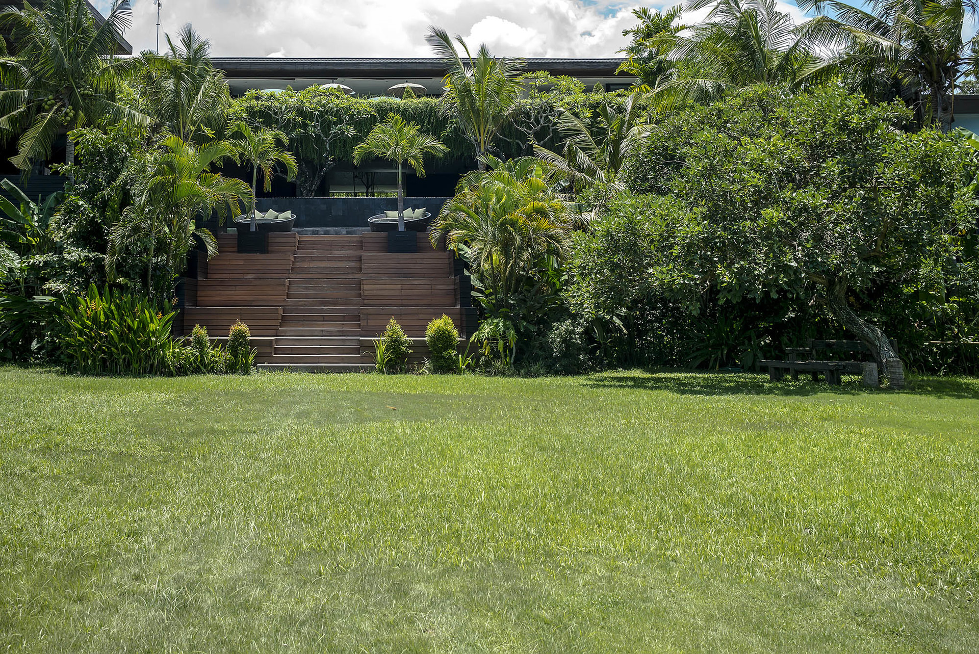Luxury Villa Escape with Exceptional Staff – 1028