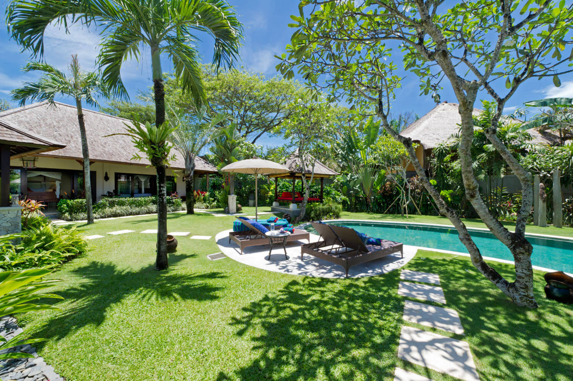 Tropical Luxury Steps from the Sand – Bali Villa 1034