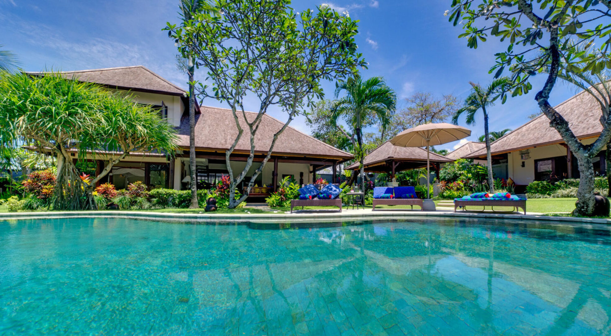 Tropical Luxury Steps from the Sand – Bali Villa 1034