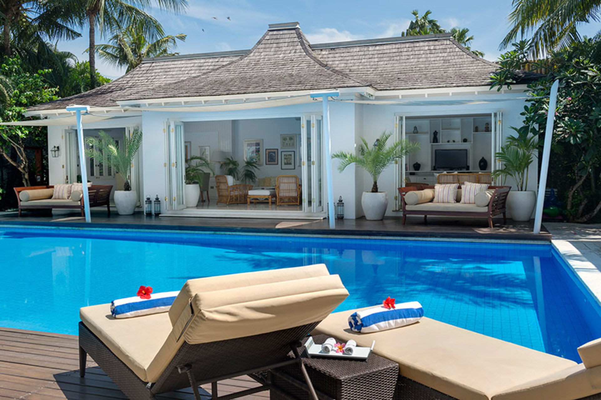Rent a Luxury Villa in Bali Close to the Beach, Bali Villa 1037
