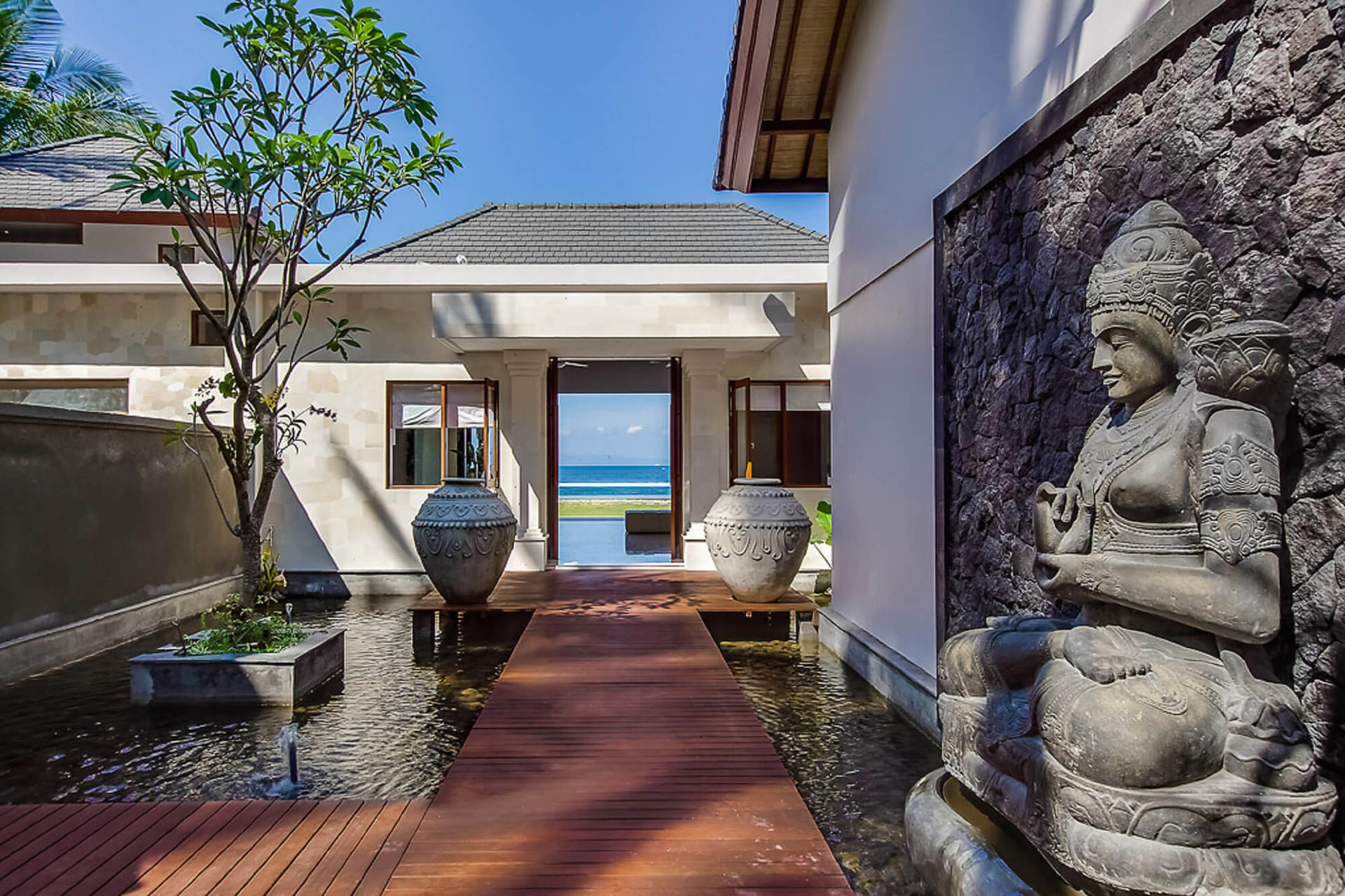 Beautiful Seafront Villa with Private Pool – Bali Villa 1041