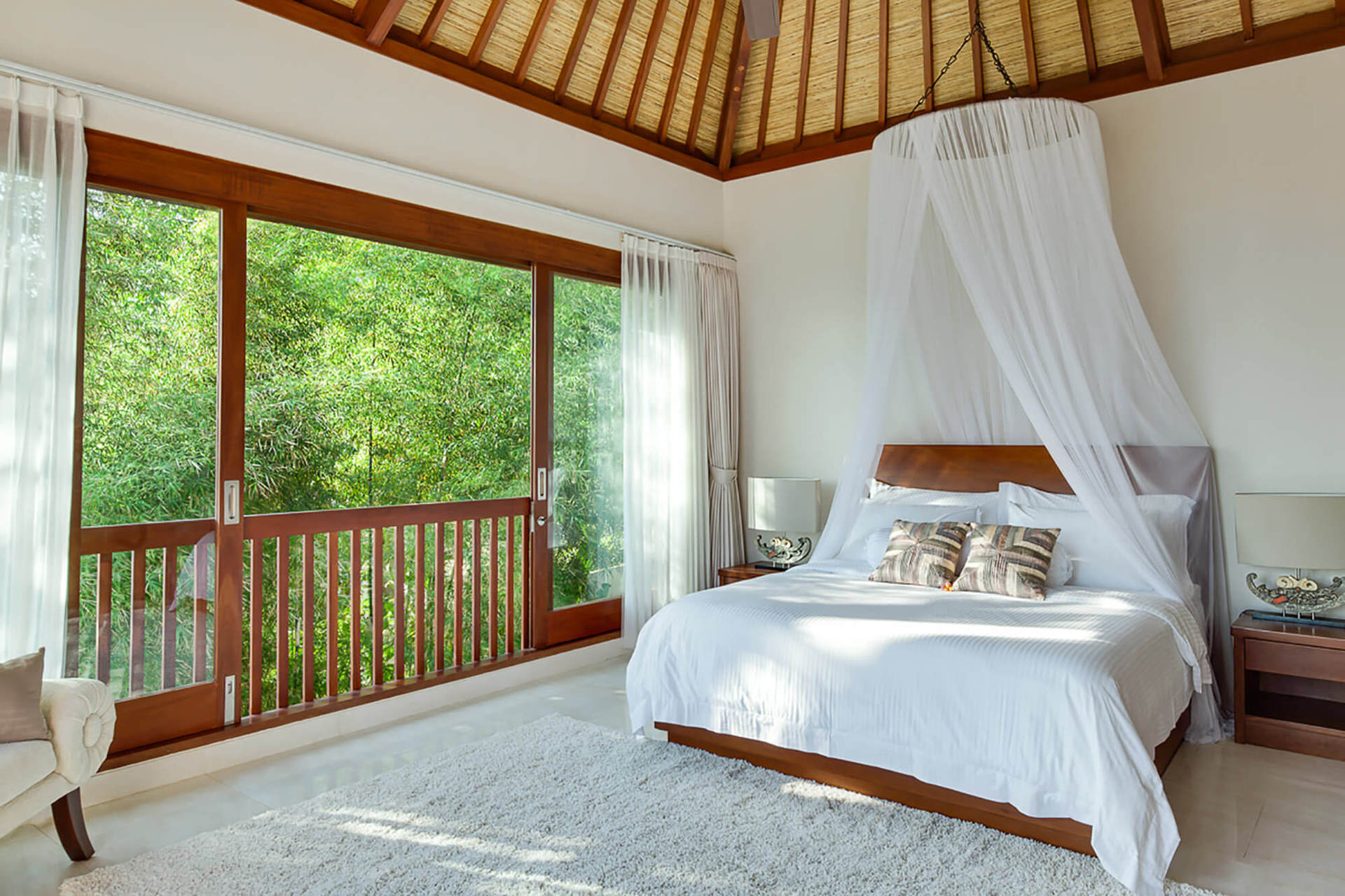 Beautiful Seafront Villa with Private Pool – Bali Villa 1041