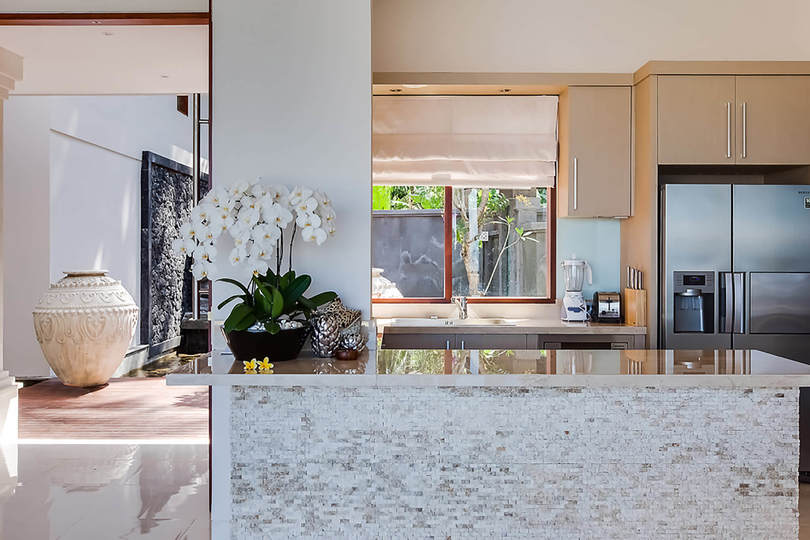 Beautiful Seafront Villa with Private Pool – Bali Villa 1041