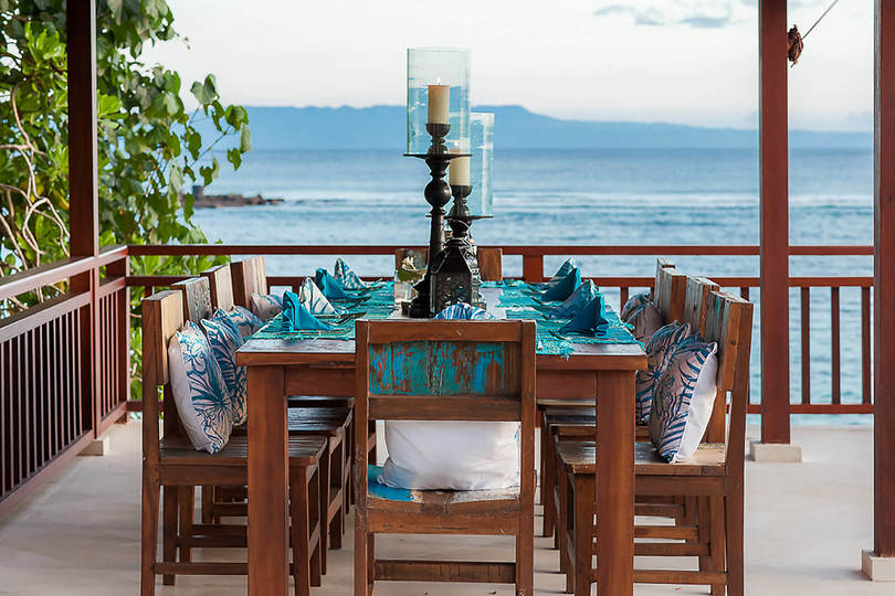 Beautiful Seafront Villa with Private Pool – Bali Villa 1041
