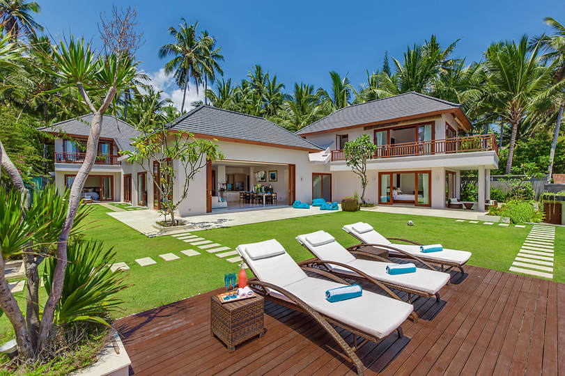 Beautiful Seafront Villa with Private Pool – Bali Villa 1041