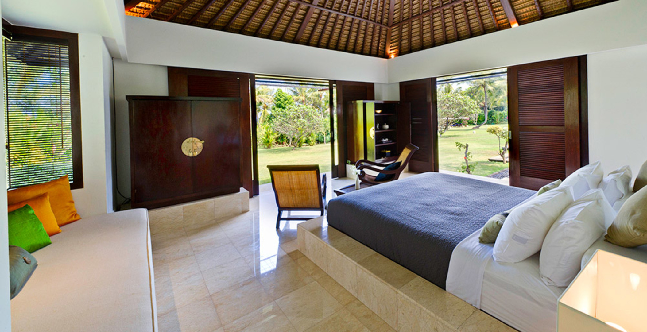 Private Beachside Escape with Lush Grounds – Bali Villa 1044