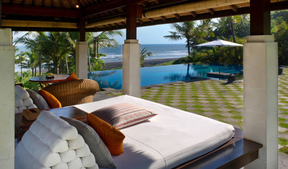 Private Beachside Escape with Lush Grounds – Bali Villa 1044