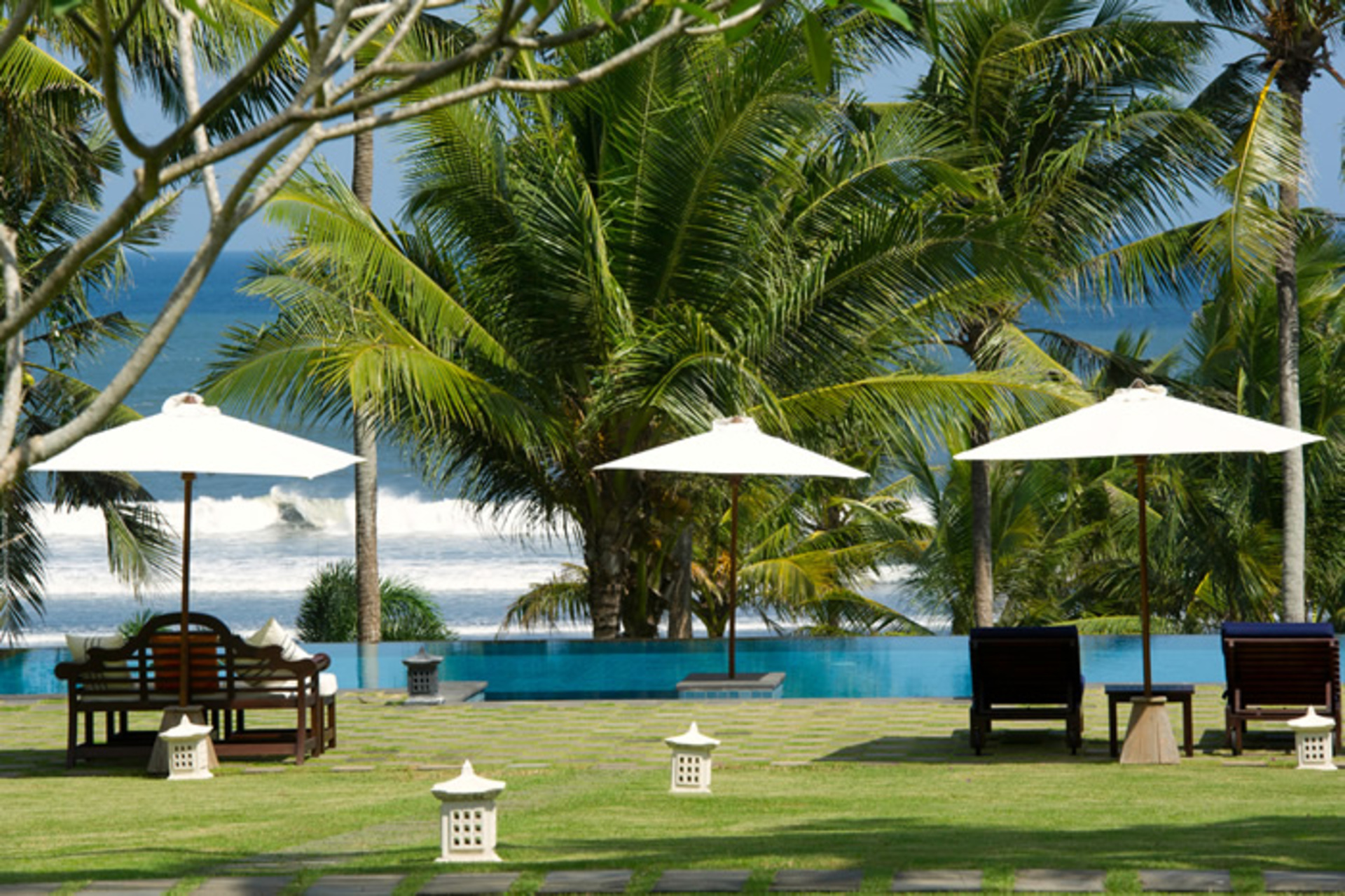 Private Beachside Escape with Lush Grounds – Bali Villa 1044