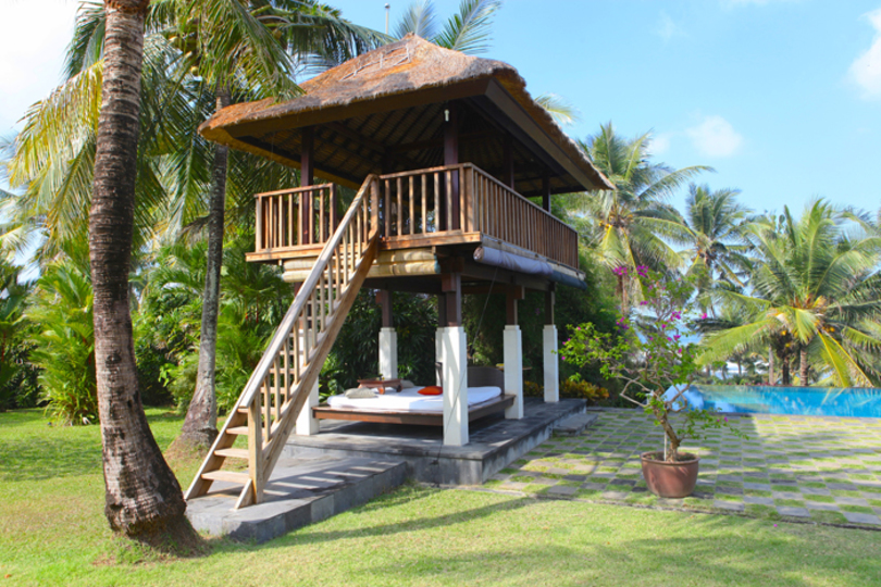 Private Beachside Escape with Lush Grounds – Bali Villa 1044