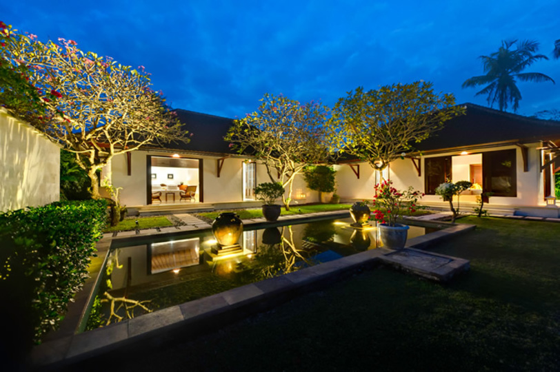 Private Beachside Escape with Lush Grounds – Bali Villa 1044