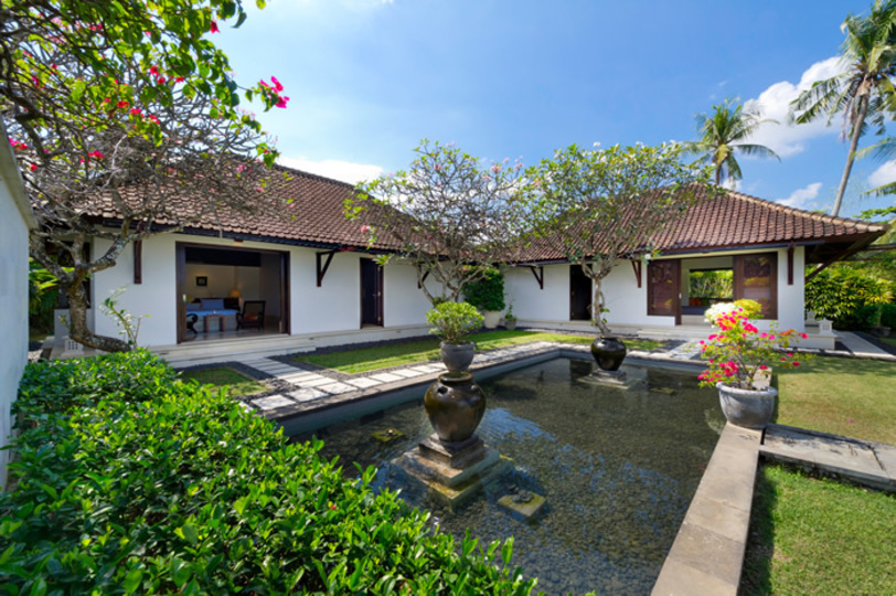 Private Beachside Escape with Lush Grounds – Bali Villa 1044