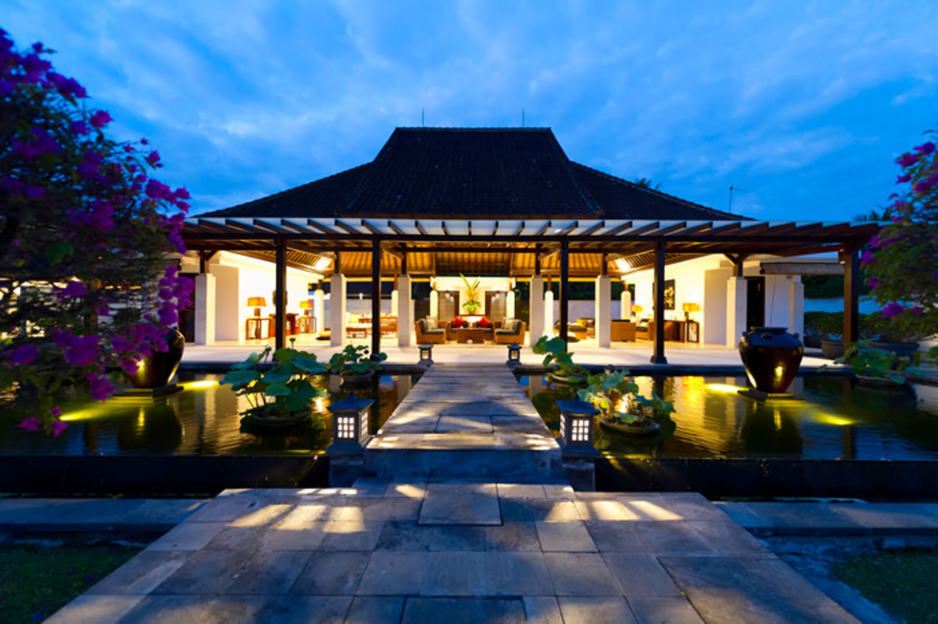 Private Beachside Escape with Lush Grounds – Bali Villa 1044