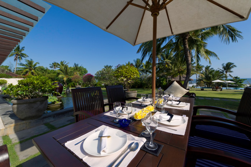 Private Beachside Escape with Lush Grounds – Bali Villa 1044