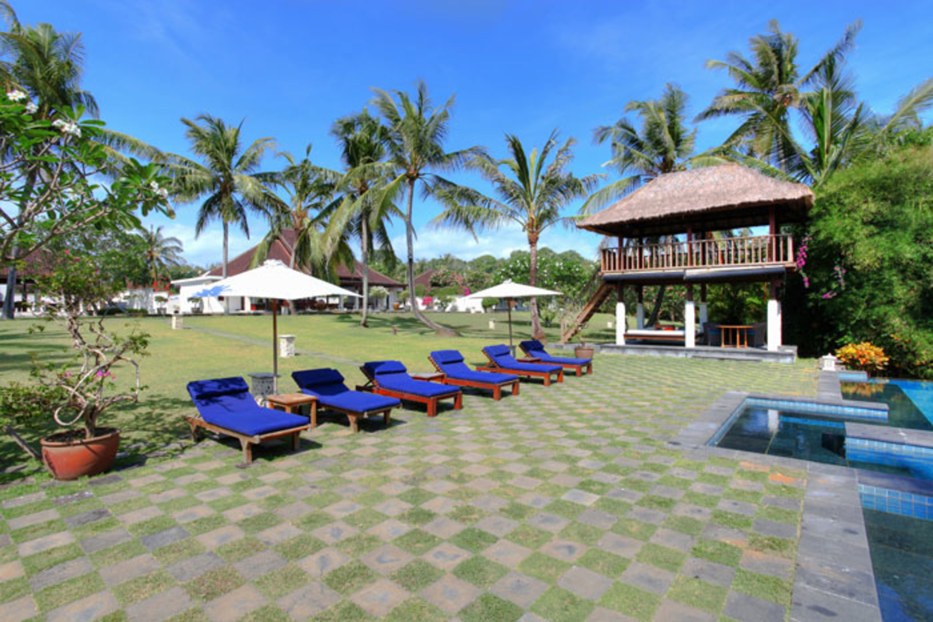 Private Beachside Escape with Lush Grounds – Bali Villa 1044