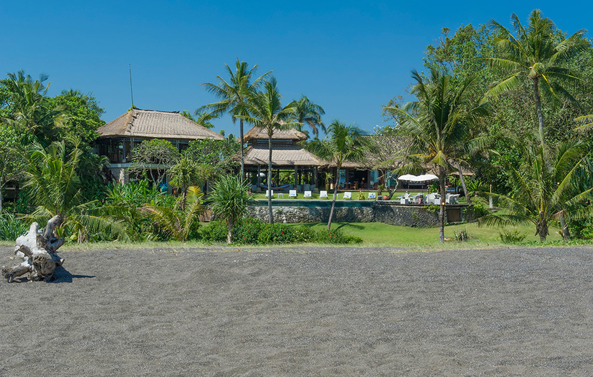 Elegant Beachfront Escape with Pool – Bali Villa 1046