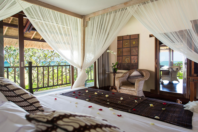 Elegant Beachfront Escape with Pool – Bali Villa 1046
