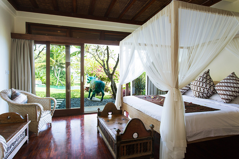 Elegant Beachfront Escape with Pool – Bali Villa 1046