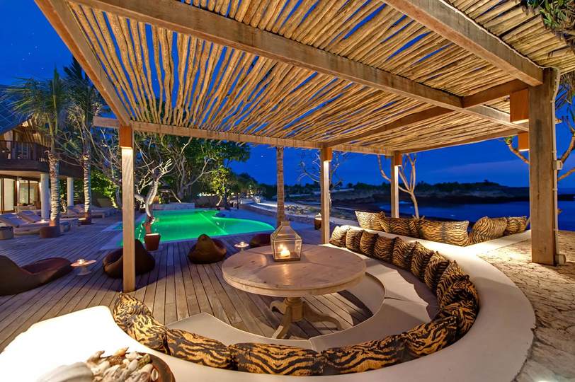 Chic Beachfront with Pool & Style – Bali Villa 1052