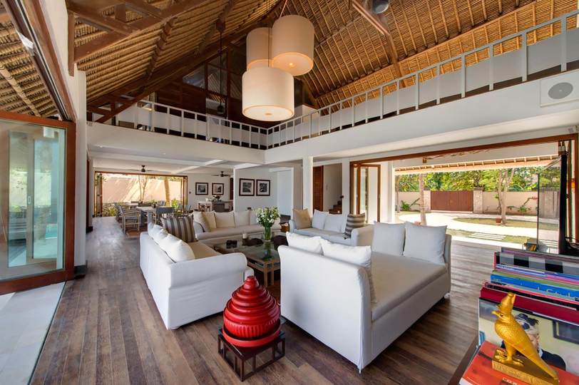 Chic Beachfront with Pool & Style – Bali Villa 1052