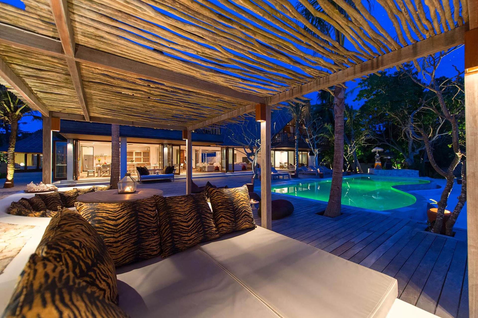 Chic Beachfront with Pool & Style – Bali Villa 1052