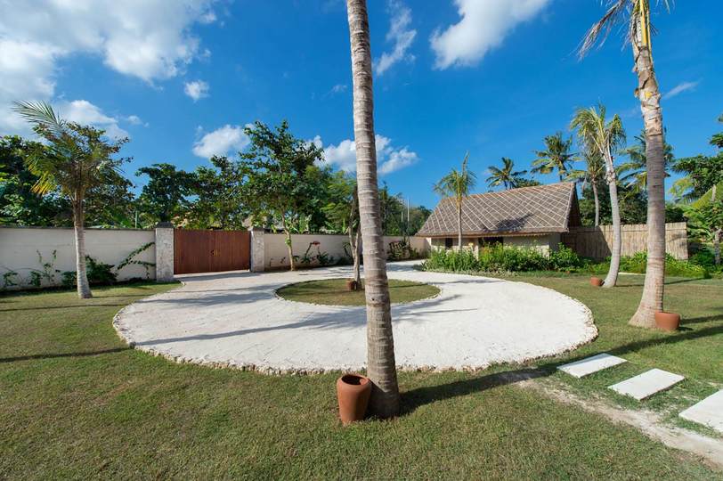 Chic Beachfront with Pool & Style – Bali Villa 1052
