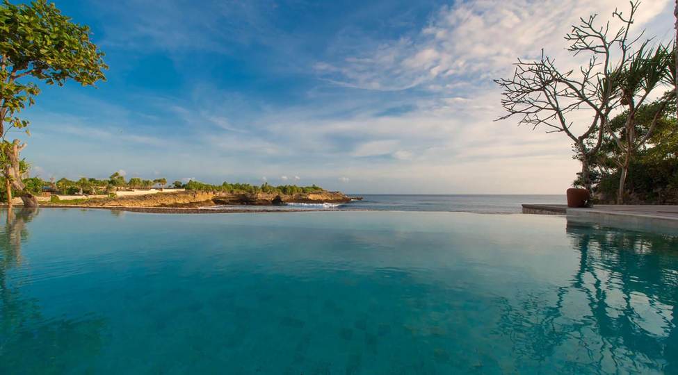 Chic Beachfront with Pool & Style – Bali Villa 1052