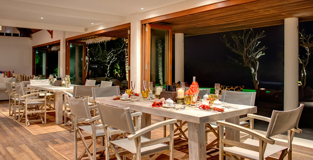 Chic Beachfront with Pool & Style – Bali Villa 1052