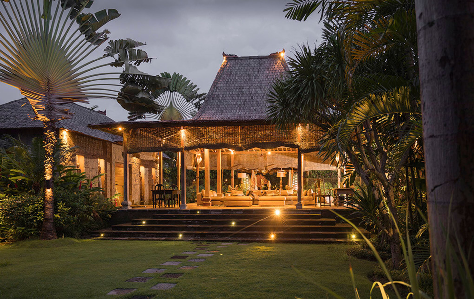 Seaside Luxury with Cultural Charm – Bali Villa 1054